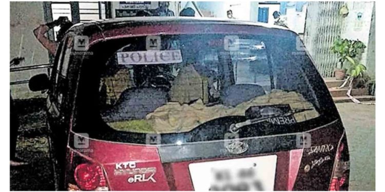 കാറിൽ പൊലീസ് സ്റ്റിക്കർ; 4 യുവാക്കൾ പിടിയിൽ