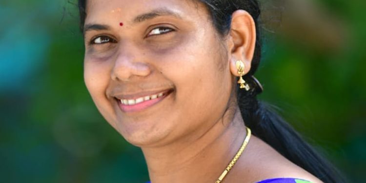 അധികാരമേൽക്കും മുമ്പേ  നിർധനർക്ക് ഭക്ഷണക്കിറ്റുകളെത്തിച്ച് സംഗീത ബാബു