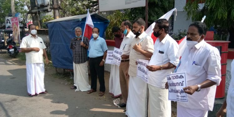കേന്ദ്ര സർക്കാരിൻറെ തെറ്റായ നയങ്ങൾക്കെതിരെ കേരള കോൺഗ്രസ് എം (പി. ജെ ജോസഫ് വിഭാഗം ) പോസ്റ്റ് ഓഫീസ്  ധർണ നടത്തി