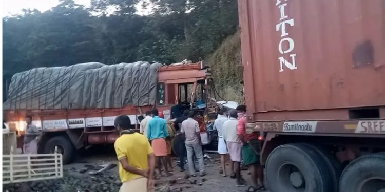 കുതിരാനിൽ ലോറി 6 വാഹനങ്ങളിലേക്ക് പാഞ്ഞുകയറി; 3 മരണം,  വൻ ഗതാഗത കുരുക്ക്