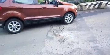 മന്തക്കാട് റോഡിലെ അപകടകരമായ ചാൽ ഉടൻ ശരിയാക്കണം.