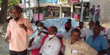 കർഷകർക്ക് ഐക്യദാർഢ്യം പ്രഖ്യാപിച്ച്‌ കാഞ്ഞിരത്ത് സമരം നടത്തി.