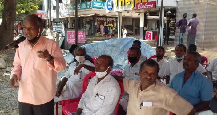 കർഷകർക്ക് ഐക്യദാർഢ്യം പ്രഖ്യാപിച്ച്‌ കാഞ്ഞിരത്ത് സമരം നടത്തി.