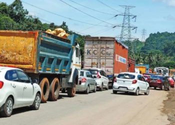 ലോറി കേടായി: കുതിരാനിൽ മൂന്ന് മണിക്കൂർ കുരുക്ക്