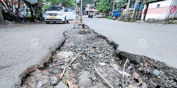 നഗരസഭയിലെ  പൈപ്പ്സ്ഥാപിക്കുന്ന ജോലി ഉടൻ പൂർത്തിയാക്കണം: മനുഷ്യാവകാശ കമ്മീഷൻ