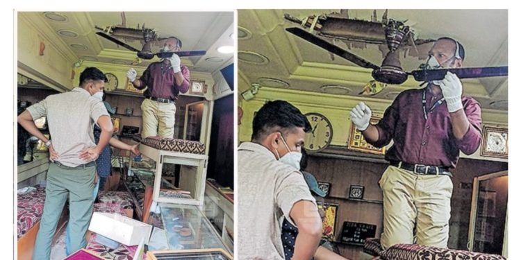 ജ്വല്ലറിയുടെ മേൽക്കൂര പൊളിച്ച് അകത്തുകടന്ന് വെള്ളിയാഭരണങ്ങൾ കവർന്നു