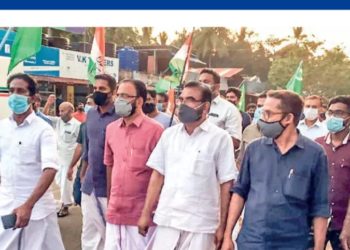 സ്പോ​ട​ന​ത്തി‍െൻറ ഭാ​ഗ​മാ​യി  കാ​ഞ്ഞി​ര​ത്താ​ണി​യി​ല്‍ പ്ര​തി​ഷേ​ധ പ്ര​ക​ട​നം ന​ട​ത്തി.