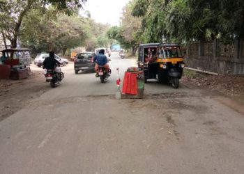 നാട്ടുകാർ അപകടസൂചന വെച്ചു.