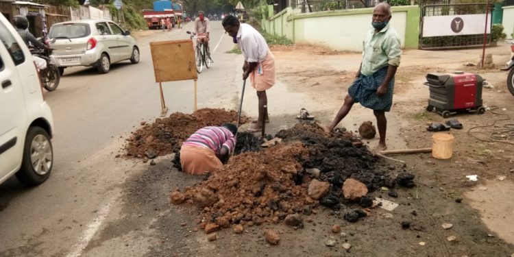 പൈപ്പ് പൊട്ടി ജലം പാഴാവുന്നത് അറ്റകുറ്റപണി നടത്തി
