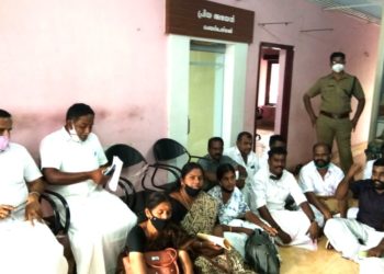 പാലക്കാട് നഗരസഭ വീണ്ടും കൊടി കെട്ടിയ വിവാദത്തില്‍