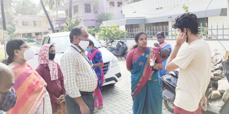 മാലിന്യം നിക്ഷേപിച്ചവരെ കണ്ടെത്തി.മലിന്യം തിരികെ ഏൽപിച്ചു.