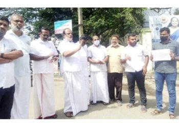 നഗരസഭക്ക് മുൻപിൽ വ്യാപാരി വ്യവസായി കോൺഗ്രസ്സ് പ്രധിഷേധ ധർണ നടത്തി