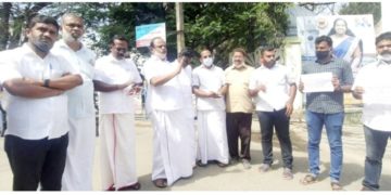 നഗരസഭക്ക് മുൻപിൽ വ്യാപാരി വ്യവസായി കോൺഗ്രസ്സ് പ്രധിഷേധ ധർണ നടത്തി