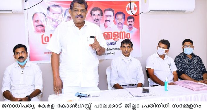 കോ​ണ്‍​ഗ്ര​സി​നെ മു​സ്ലീംലീ​ഗ് പ്ര​തി​ക്കൂ​ട്ടി​ലാ​ക്കി: ജ​നാ​ധി​പ​ത്യ കോ​ണ്‍​ഗ്ര​സ്