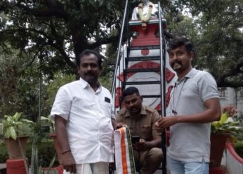 മഹാത്മജിയുടെ കഴുത്തിൽ കുരുക്കിടാൻ അനുവദിക്കില്ല: NYC