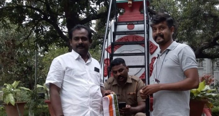 മഹാത്മജിയുടെ കഴുത്തിൽ കുരുക്കിടാൻ അനുവദിക്കില്ല: NYC