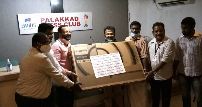 പ്രസ്സ് ക്ലബ്ബിലേക്ക് ടി.വി. സമ്മാനിച്ചു.