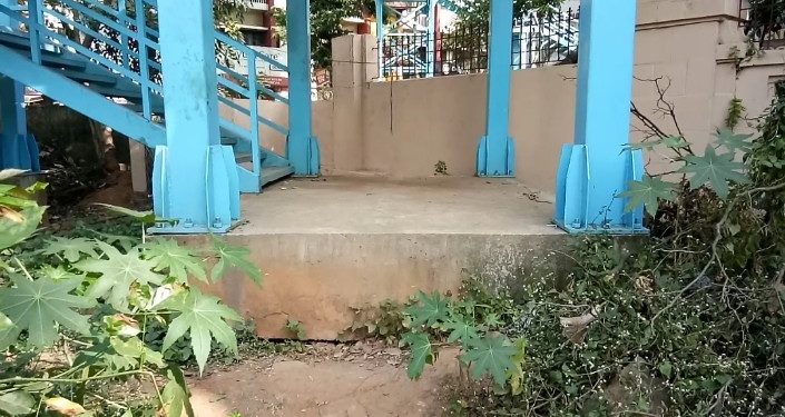 മേല്‍പാലം ഉപയോഗിക്കാന്‍ ബുദ്ധിമുട്ടെന്ന് വിക്ടോറിയ കോളേജിലെ വിദ്യാര്‍ത്ഥികള്‍