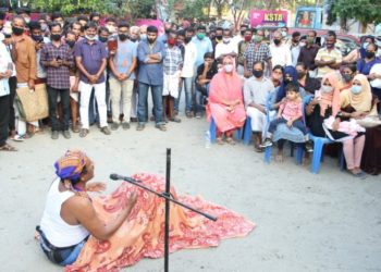കർഷക പ്രക്ഷോഭത്തിന് ഐക്യദാർഢ്യവുമായി കലാകാരൻമാർ തെരുവിൽ