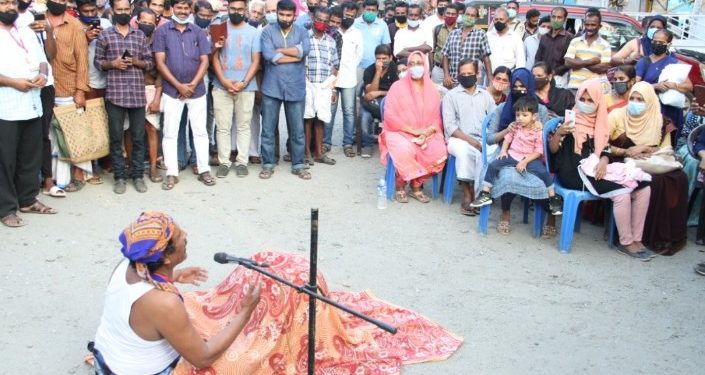 കർഷക പ്രക്ഷോഭത്തിന് ഐക്യദാർഢ്യവുമായി കലാകാരൻമാർ തെരുവിൽ