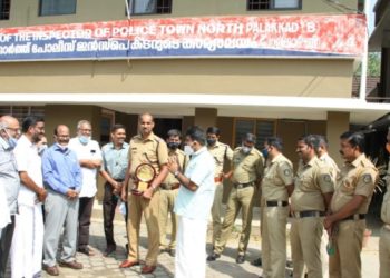 നോർത്ത് പോലിസ് സ്റ്റേഷന് പാലക്കാട് സൗഹൃദവേദിയുടെ ഉപഹാരം