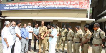 നോർത്ത് പോലിസ് സ്റ്റേഷന് പാലക്കാട് സൗഹൃദവേദിയുടെ ഉപഹാരം