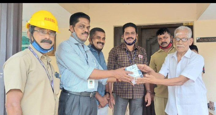 കെ എസ് ഇ ബി യുടെ ഉപയോക്താക്കൾക്കുള്ള എൽ ഇ ഡി ബൾബുകളുടെ വിതരണം ആരംഭിച്ചു.