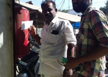 പെട്രോളിന്റെയും ഡീസലിന്റെയും വില വർദ്ധനവ് പിൻവലിക്കണം