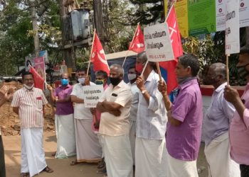 ഇന്ധനവിലയില്‍ പ്രതിഷേധിച്ച് ഡിഎംടിഇയു പോസ്‌റ്റോഫീസ് ധര്‍ണ നടത്തി