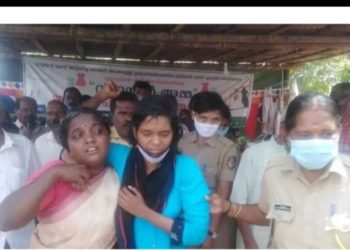 വാളയാർ സമരം: സലീനാ പ്രക്കാനത്തെ അറസ്​റ്റ്​ ചെയ്​തു നീക്കി