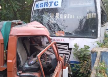 ടിപ്പർ ലേറി കെ എസ് ആർ ടി സി ബസിലിടിച്ച്, യാത്രക്കാർക്കും ,ഡൈവർമാർക്കും പരിക്ക്