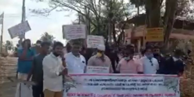 ലോറി ഓണേഴ്സ് & ഡ്രൈവേർസ് സംയുക്ത സംഘടന ബ്രോക്കർ ഓഫീസിലേക്ക് മാർച്ച് നടത്തി