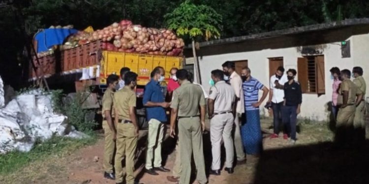 മണ്ണാർക്കാട് വൻ സ്ഫോടക ശേഖര വേട്ട  പിടികൂടിയത് 5കോടി രൂപയുടെ ജലാറ്റിൻ സ്റ്റിക്കുകൾ