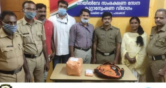 ഒലവക്കോട് റെയിൽവേ സ്റ്റേഷനിൽ  3 കിലോ കഞ്ചാവ് പിടിച്ചു