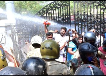 യുവമോർച്ച  കളക്ടറേറ്റ് മാർച്ച് നടത്തി