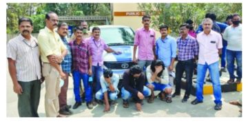 വാളയാറിൽ 98 ലക്ഷത്തിന്റെ കുഴൽപ്പണവും  മയക്കുമരുന്നും പിടികൂടി