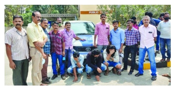 വാളയാറിൽ 98 ലക്ഷത്തിന്റെ കുഴൽപ്പണവും  മയക്കുമരുന്നും പിടികൂടി