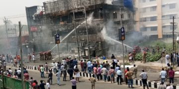 നഗരത്തിൽ വൻ തീപിടിത്തം; ഹോട്ടൽ കത്തിനശിച്ചു