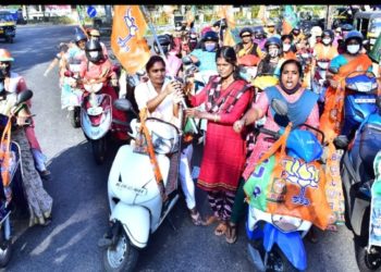 മഹിളാമോർച്ച ബൈക്ക് റാലി നടത്തി