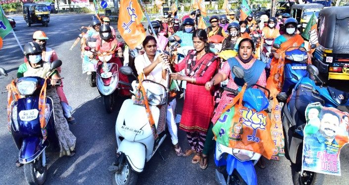 മഹിളാമോർച്ച ബൈക്ക് റാലി നടത്തി