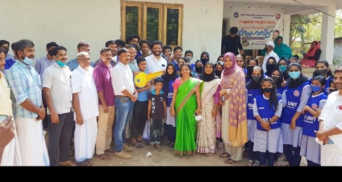 സഹപാഠിക്ക്സ്‌നേഹവീടൊരുക്കി കോട്ടോപ്പാടത്തെ  വിദ്യാർത്ഥികൾവി.കെ.ശ്രീകണ്ഠൻ എം.പി താക്കോൽദാനം നിർവ്വഹിച്ചു