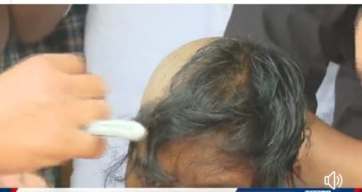 ഒടുവില്‍ ആ അമ്മ തല മുണ്ഡനം ചെയ്തു; ഇനി കേരളത്തിലെ അമ്മമാര്‍ക്കിടയിലേക്ക്