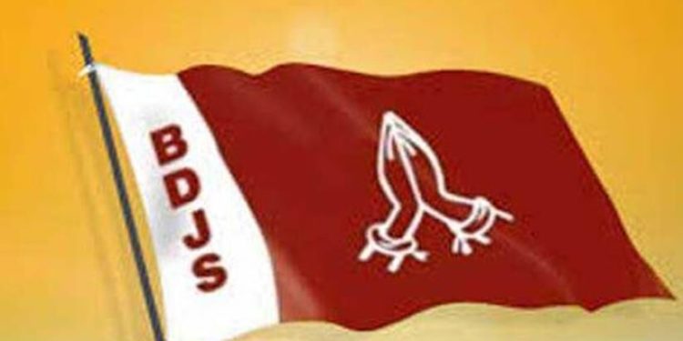 ഷൊര്‍ണൂര് സീറ്റ്  കച്ചവടം :ബിഡിജെഎസില്‍ കൂട്ടരാജി.