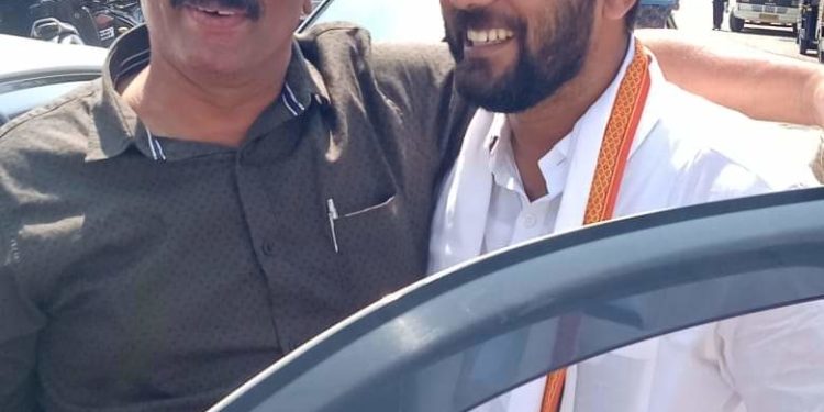 സി പി പ്രമോദും ഷാഫി പറമ്പിലും ഒരുമിച്ച്