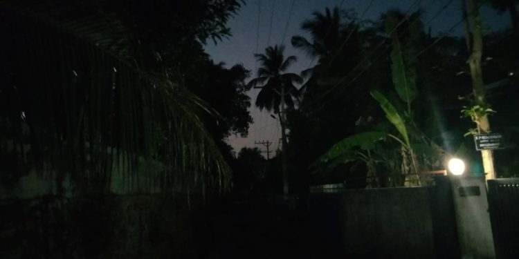 തെരുവുവിളക്കുകൾ കത്തുന്നില്ല