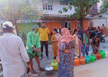 കുടിവെള്ള പ്രശ്നം: കൗൺസിലറുടെ നേതൃത്വത്തിൽ കുടിവെള്ളം വിതരണം ചെയ്തു.