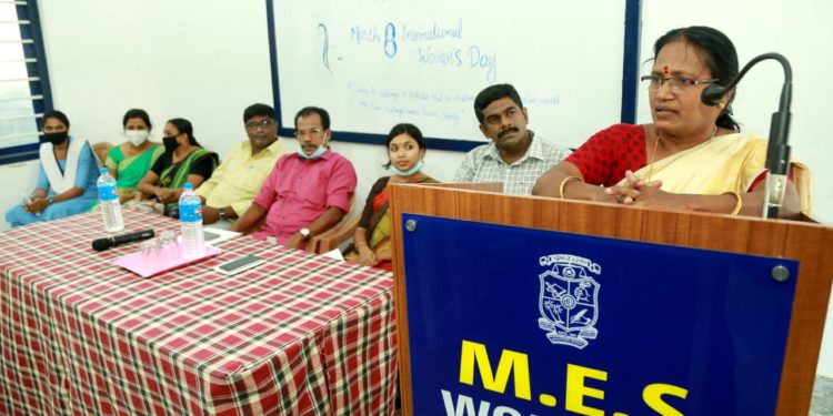 എം ഇ എസ് വനിതാ കോളേജിൽ അന്താരാഷ്ട്ര വനിതാ ദിനാഘോഷം