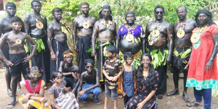 വടക്കന്തറ  വേലയറിയിച്ച് കരിവേഷങൾ