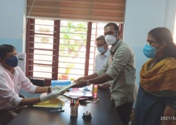 എസ് യു സി ഐ കമ്മ്യൂണിസ്റ്റ് സ്ഥാനാർഥി    മലമ്പുഴയിൽ  പത്രിക സമർപ്പിച്ചു