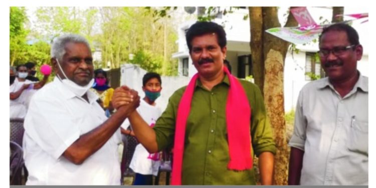 ഹിന്ദുഐക്യവേദി നേതാവ്‌ സിപിഐ എമ്മിനൊപ്പം